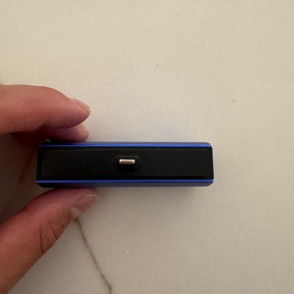 Portable iPhone charger - Picture 3 of 6